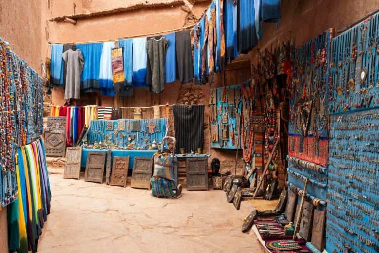 street-ait-ben-haddou-village_268835-7026